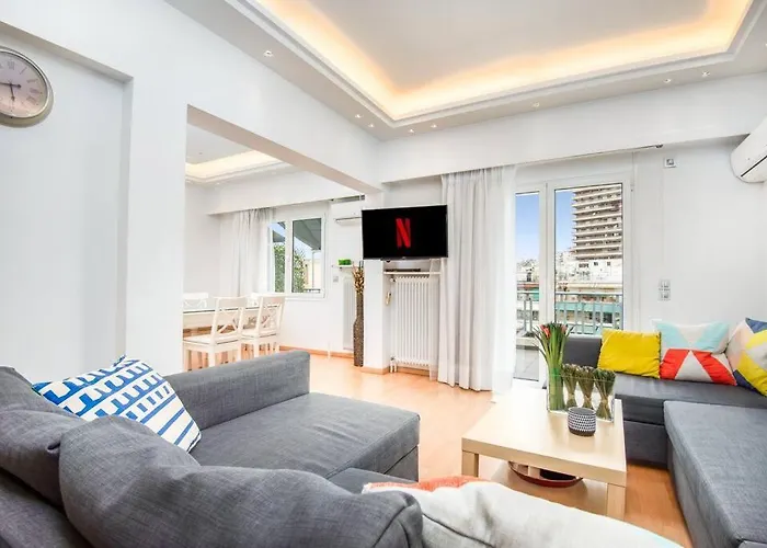 Modern Spacious Apt In